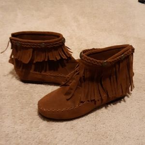 Fringe moccasin